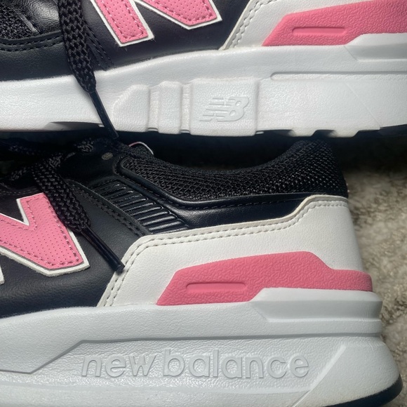 New Balance 997H sneakers in a women’s size 9 US (EU 40.5, UK 7). - Picture 7 of 16